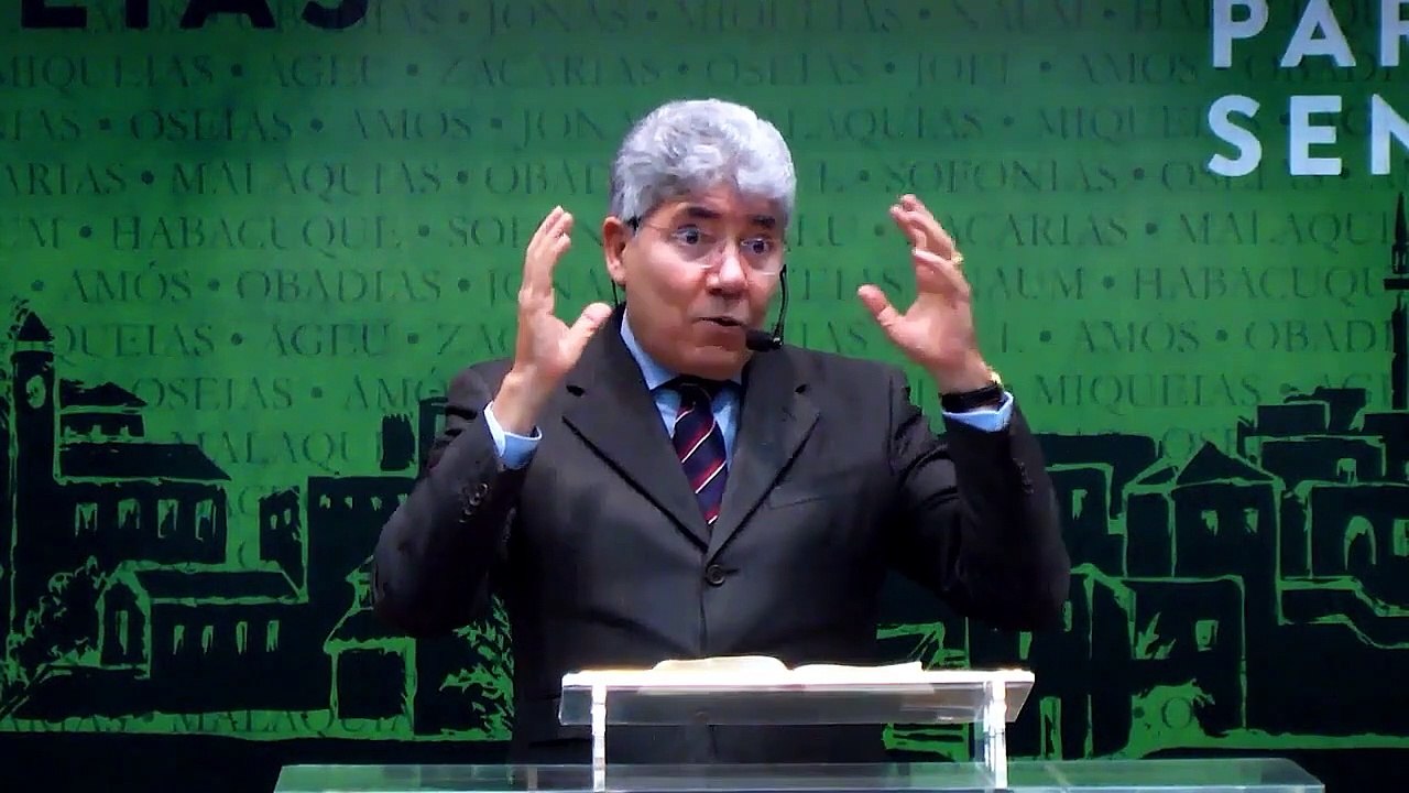Livramento: Padre quase tem carro atingido por um SUV nos EUA