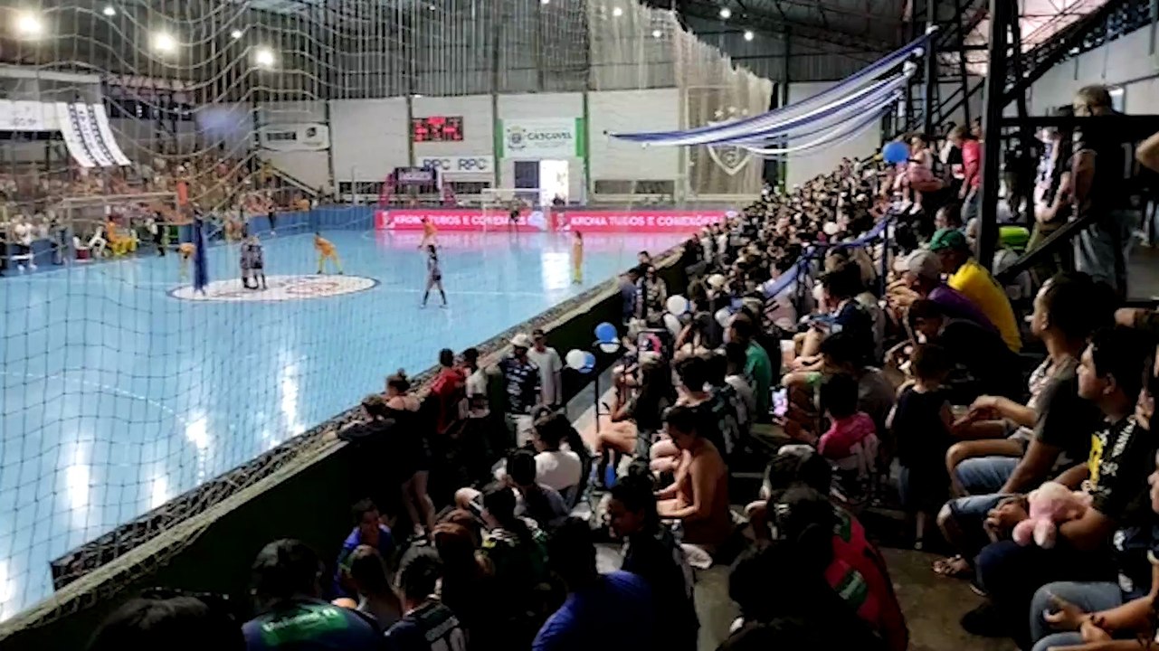 Com Ginásio da Neva lotado, Stein enfrenta Taboão Magnus na final da LFF