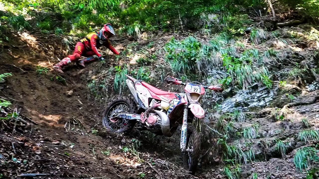 The Hardest Section vs. PRO Riders _ Erzbergrodeo (1)