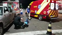 Motoboy fica ferido após ser atingido por carro no Centro