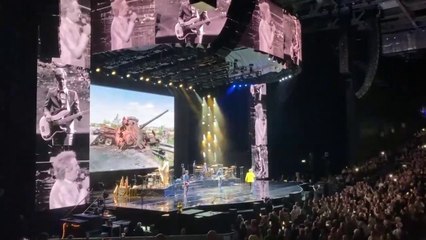 Легендарный Род Стюарт начал тур по Британии с посвящения Украине