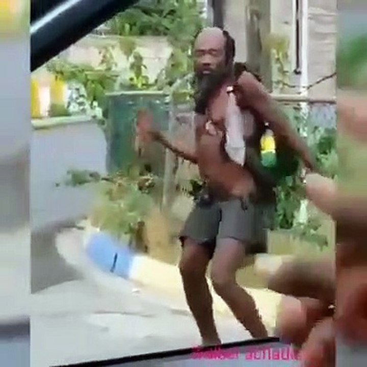 terlihat hitam ketika joget te***jang