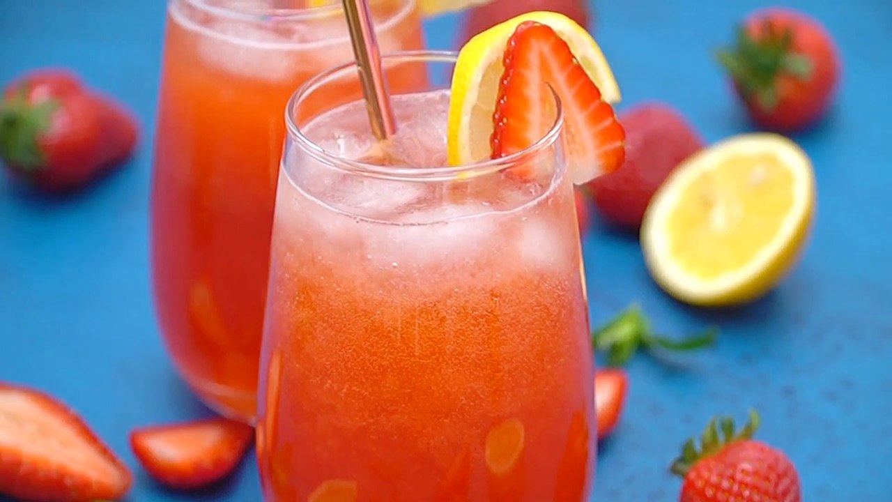 Sparkling Strawberry Lemonade - Sweet and Savory Meals