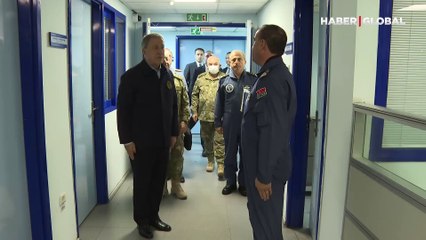 Bakan Akar'dan Pençe-Kılıç açıklaması: TSK'nın pençesi bir kez daha teröristlerin tepesindeydi