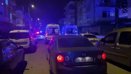 Скачать видео: Bipolar hastası, 3 polis ve 1 bekçiyi bıçakla yaraladı