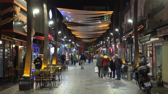 Bornova Belediyesi, Tarihi Büyük Çarşı'daki Çalışmalarını Tamamladı