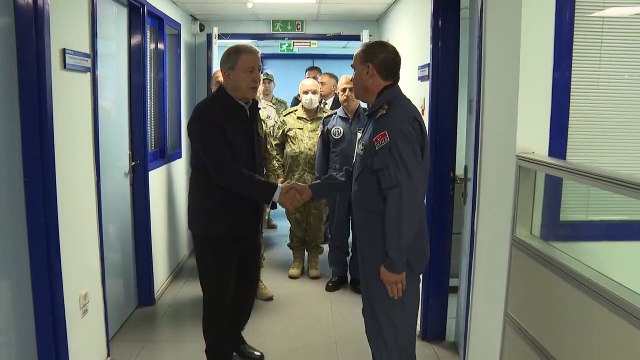 Bakan Akar, Pençe-Kılıç Hava Harekâtı için Hava Kuvvetleri Harekât Merkezi'nde