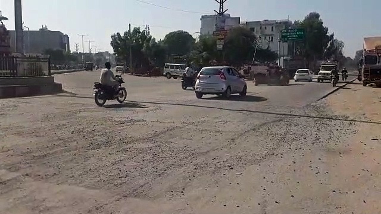 Kishangarh : मौसम में घुली ठंडक, ऊनी कपड़ों में...