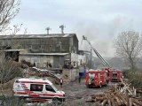 Tuzla'da iki katlı kimyasal ürün fabrikası alevlere teslim oldu