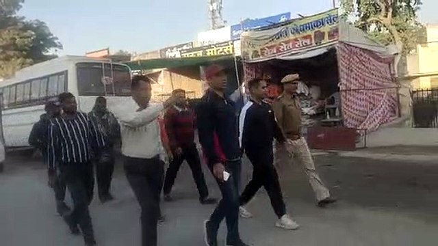Kishangarh : उपखंड अधिकारी ने हटवाए बाजार से अस्थाई अतिक्रमण