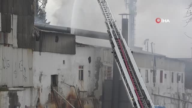 Pendik'te çinko ve kaplama fabrikası alevlere teslim oldu