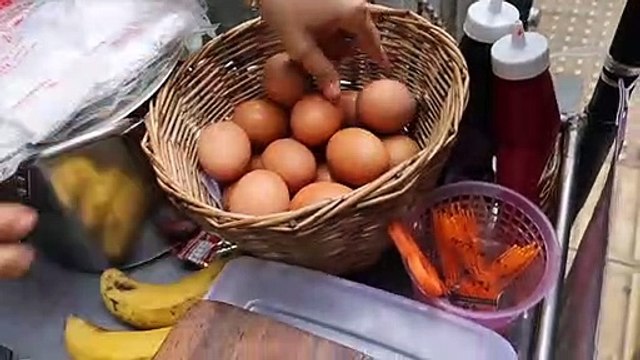 Eggs & Bananas! The Most Popular Rotti Lady in Bangkok - Thai Street Food 2