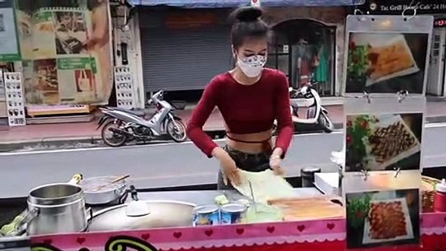 Eggs & Bananas! The Most Popular Rotti Lady in Bangkok - Thai Street Food 3