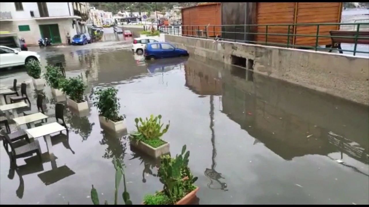 Torna ad allagarsi Lipari e un nuovo fiume di fango travolge Stromboli