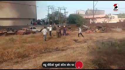 ગેરેજના ખુલ્લા પ્લોટમાં રાખેલ કારમાં આગ લાગી