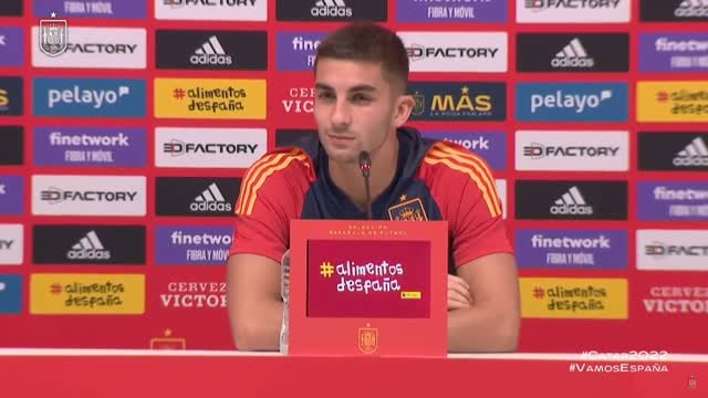 Ferrán Torres: El míster y yo sabemos diferenciar cuándo somos seleccionador y jugador