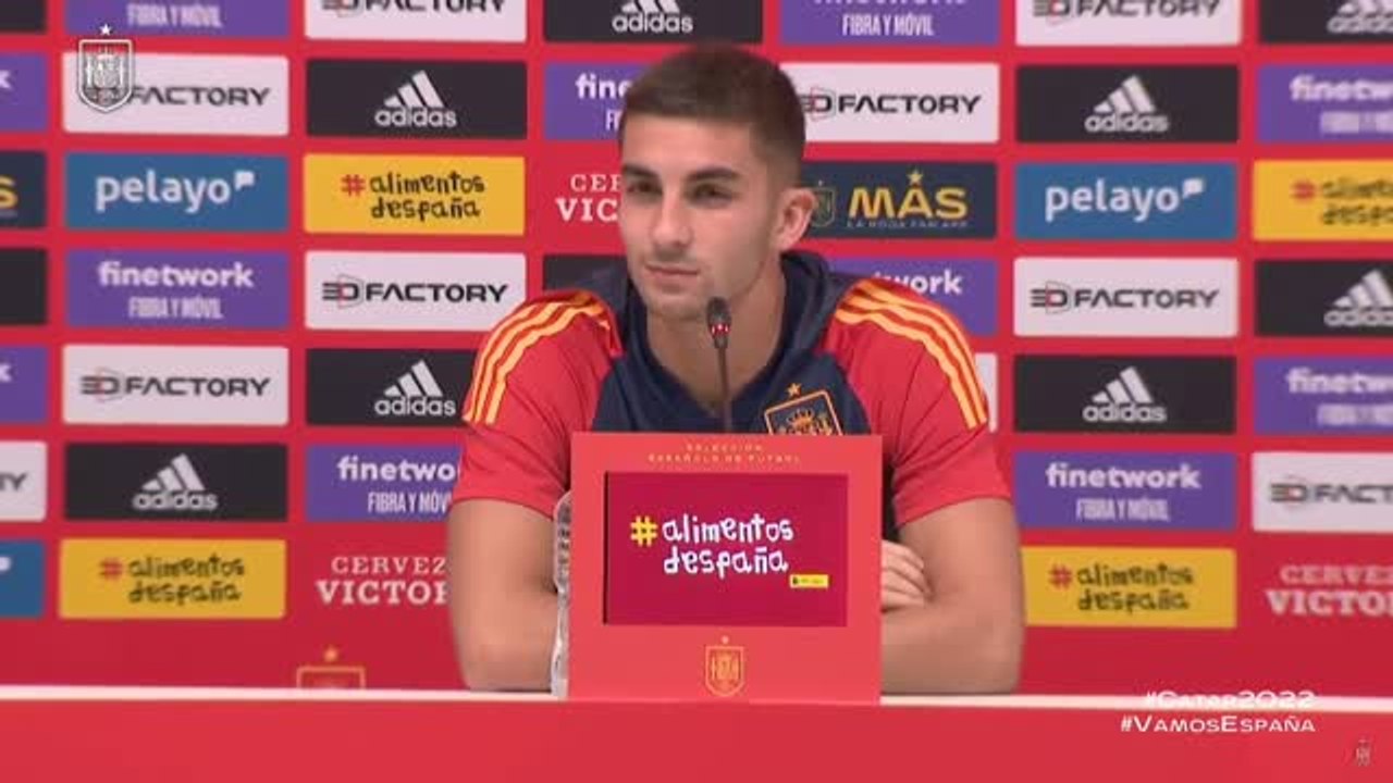 Ferrán Torres: "El míster y yo sabemos diferenciar cuándo somos seleccionador y jugador"