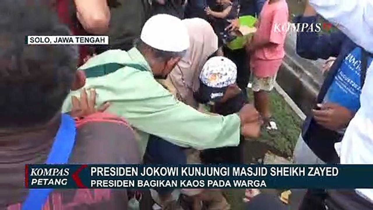 Beginilah Antusiasme Warga Solo Saat Jokowi Bagi-Bagi Kaos: Senang Bisa Bertemu Pak Jokowi!