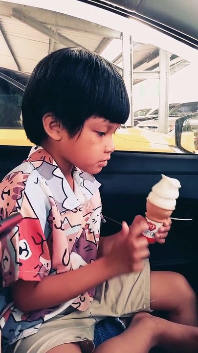 จีโน่ ไอศครีมโคน 3 ชั้น