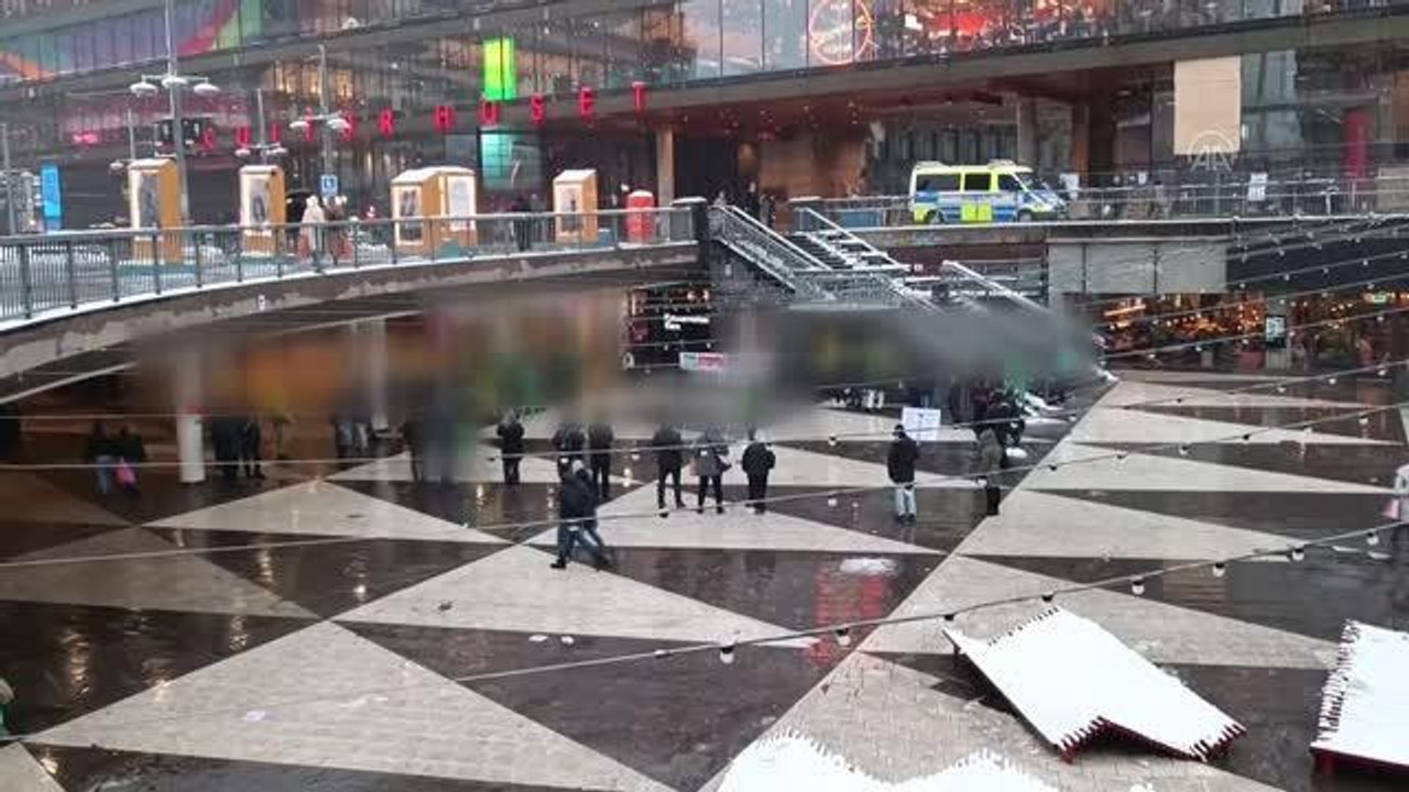 STOCKHOLM - İsveç'te terör örgütü PKK/YPG yandaşları "Pençe-Kılıç Hava Harekatı"nı protesto etti