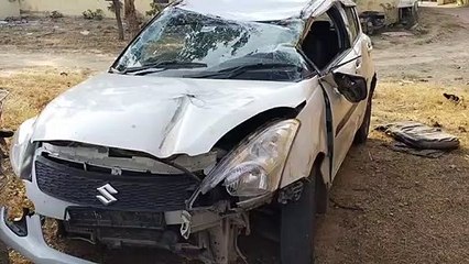 नाकाबंदी तोडऩे के प्रयास में थाने के सामने पलटी कार