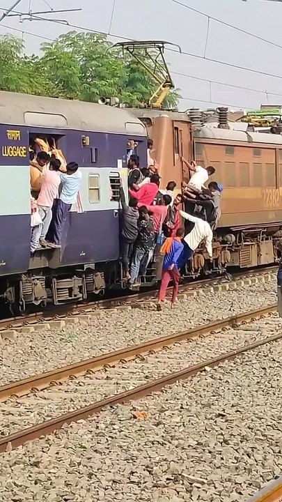 भीड़_में_मन_भिडल_भिडल