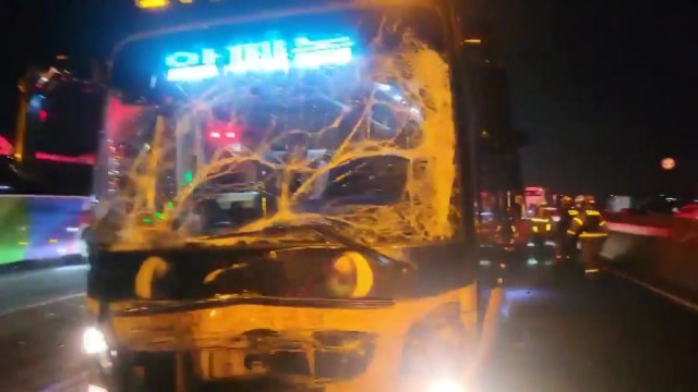 경부고속도로서 5중 추돌 사고...1명 사망·31명 부상 / YTN