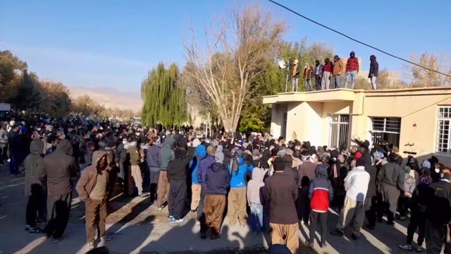 رغم القمع.. النظام الإيراني يفشل في إخماد احتجاجات مهاباد