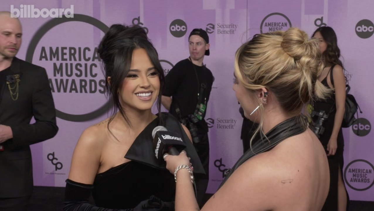 Becky G Already “Feels Like a Winner” On the Red Carpet & Talks Supporting Dove Cameron | AMAs 2022