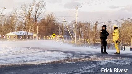 La route difficilement praticable à Saint-Constant en raison de la neige et du froid