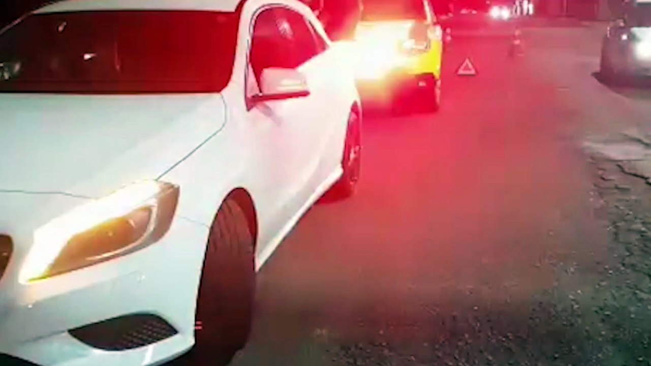 Mercedes bate em Honda CR-V estacionada e motorista é detida pela PM ao recusar teste do bafômetro