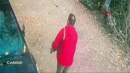 İstanbul'da eli silahlı maganda kamerada!