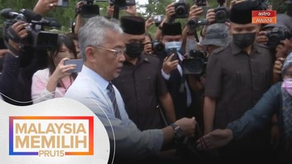 Pasca PRU15 | Agong santuni warga media di pekarangan Istana Negara