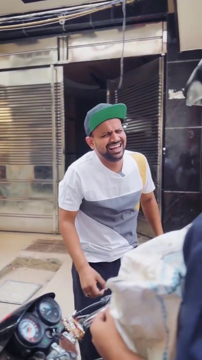 -हज़ार-wale-जूते-ii-shorts