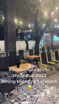 Clip: Chủ quán buồn lòng vì chuẩn bị cho World Cup nhưng không có khách nào đến