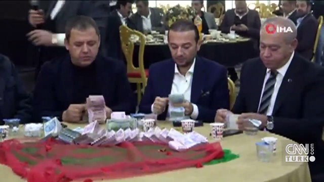 Aşiret düğününde gelin ve damada 5 milyon TL'lik takı takıldı