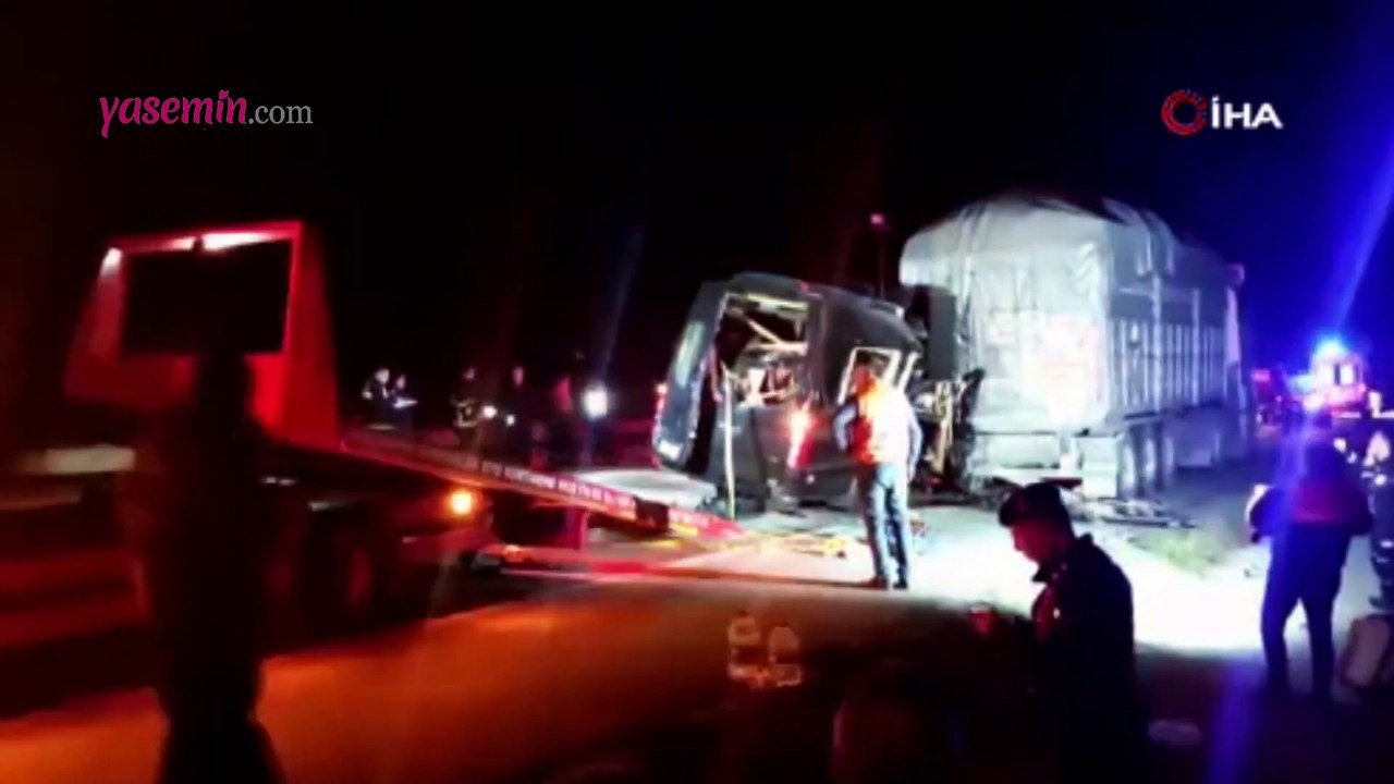 Amasya'da feci kazada ölü ve yaralılar var! Tiyatro oyuncularını taşıyan minibüs kaza yaptı