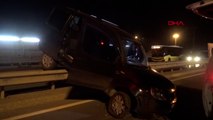 Avcılar'da ehliyetsiz sürücü polisten kaçtığı araçla bariyere çıktı
