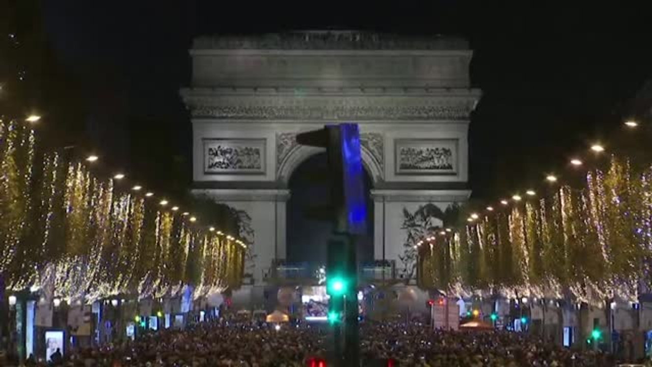 Los Campos Elíseos ya brillan por Navidad