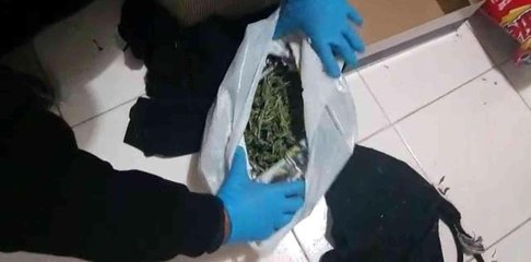 Yatağın altından uyuşturucu çıktı