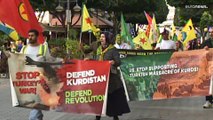 I curdi d'Europa manifestano contro i raid turchi