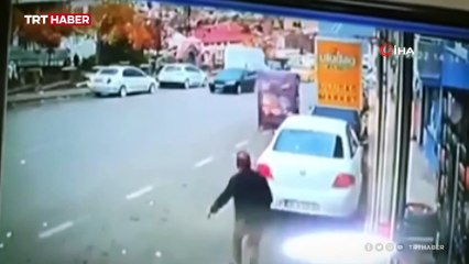 Fırtına market dolabını alıp götürdü