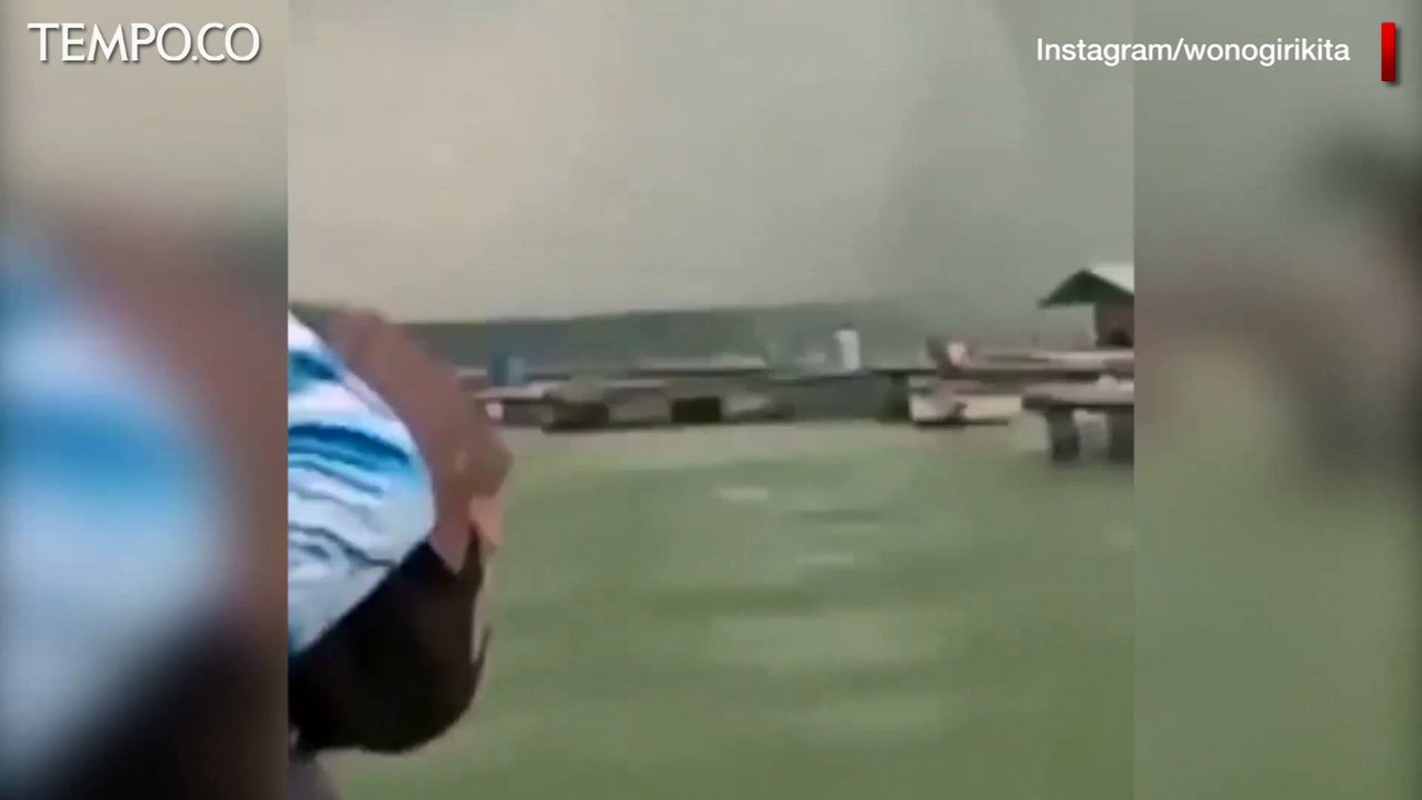 Video Viral Saat Angin Puting Beliung Berputar di Atas Waduk Gajah Mungkur