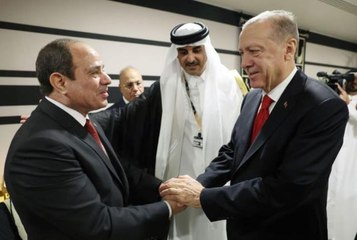 Son dakika! Cumhurbaşkanı Erdoğan'dan Sisi ile tokalaşması hakkında ilk yorum: Görüşmeler neden yeniden başlamasın, sinyalini vermiştik