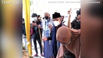 Momen Haru, Yusuf Mansur Peluk Anak Ustad Maheer, Tawarkan Sekolah di Pesantren