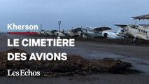 L'aéroport de Kherson, cimetière d'avions et de véhicules blindés après le retrait des Russes