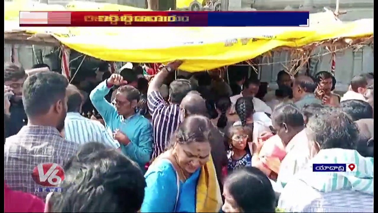 Huge Devotees Rush At Yadadri Sri Lakshmi Naras...