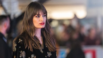 GALA VIDÉO – “Je pleure beaucoup”, Clara Luciani “hypersensible” : “J’ai renoncé à vivre autrement”