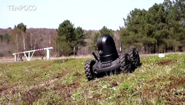 Kadet Perwira Prancis Berlatih Tempur Bersama Robot
