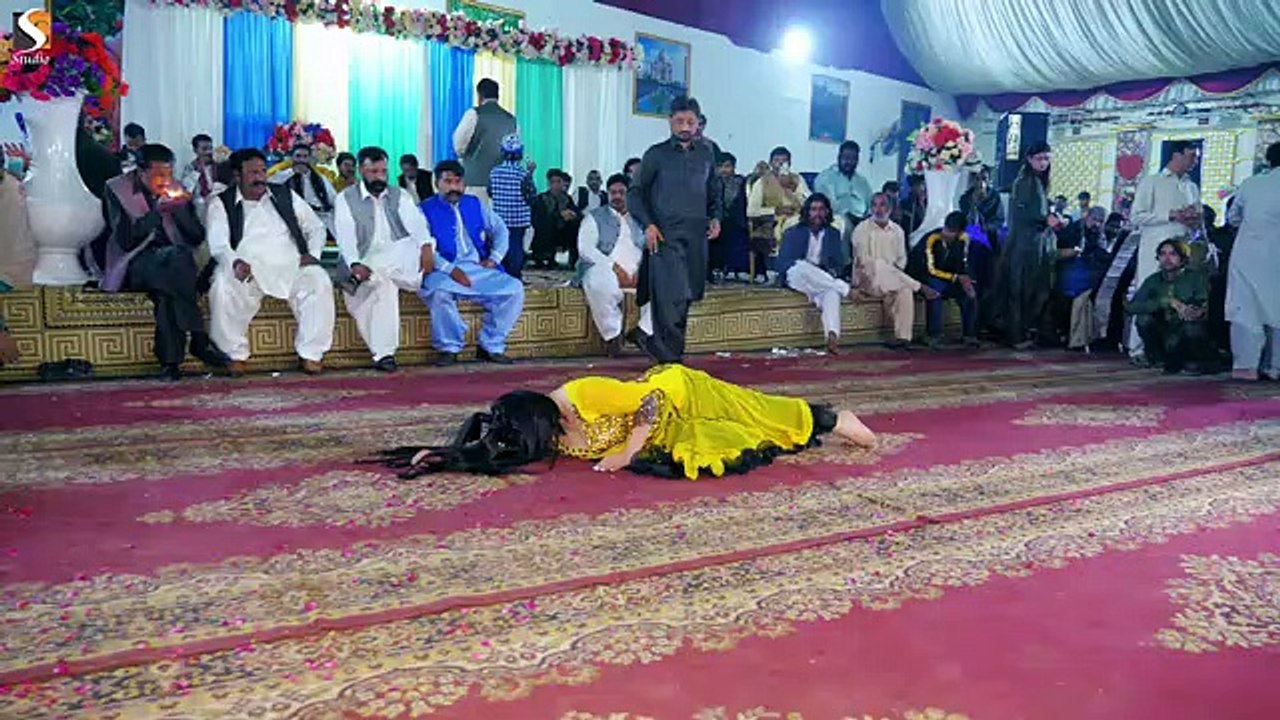 Chule Chule Aa Mujhe Chule _ Rimal Ali Shah Dance Performance  Chakwal Show 2022